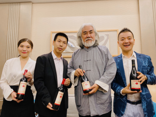 張紀中簽約好色AV网站下载紅酒品牌代言人